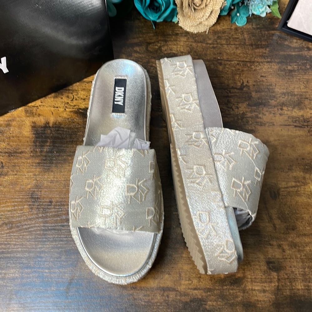 Dkny Women's Ci Platform Sandals size 8.5 nwt and box